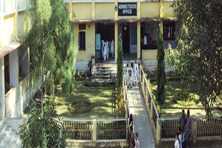 https://cache.careers360.mobi/media/colleges/social-media/media-gallery/14541/2021/3/2/Campus View of Government Degree College Kathua_Campus-View.jpg